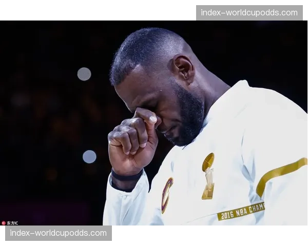 特写：守护者队42岁老将终获冠军戒指，赛前于更衣室落泪