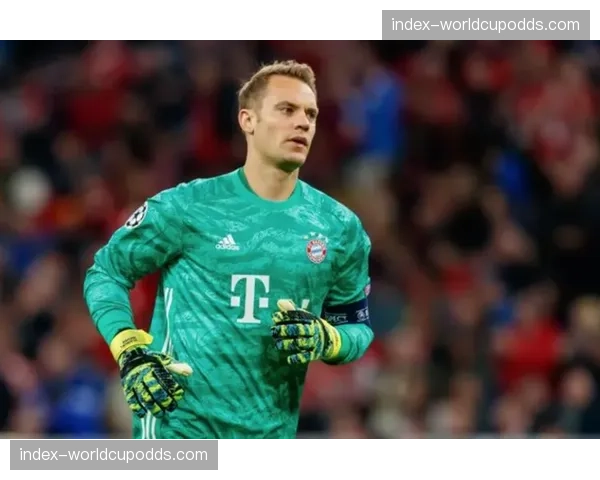 特写：诺伊尔两连扑后振臂怒吼，稳固拜仁后防