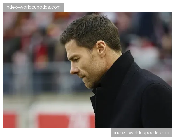 深度分析:阿隆索麾下勒沃库森队的战术体系,如何铸就赛季不败神话 深度分析:阿隆索麾下勒沃库森队的战术体系,如何铸就赛季不败神话